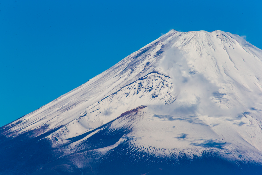 雲がわく富士山