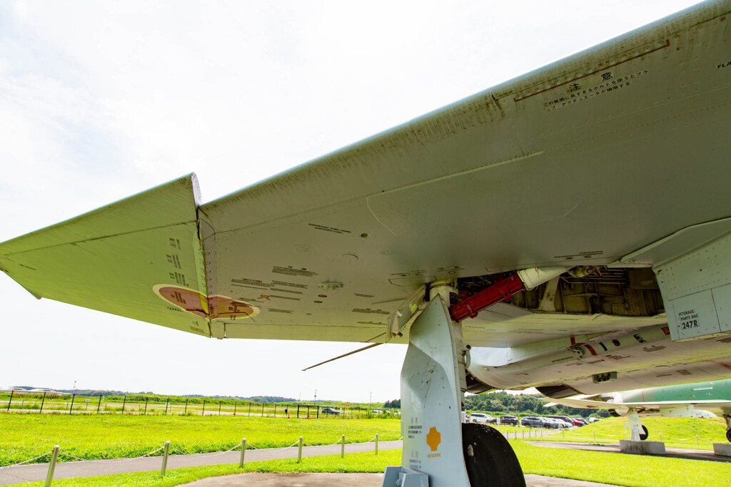 今にも飛びそうなF-4