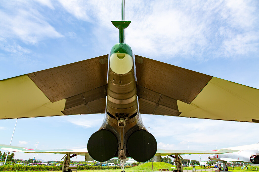 今にも飛びそうなF-4