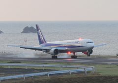 日本海を背に７６７着陸