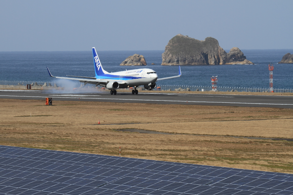 穏やかな日本海とタイヤがキュッ