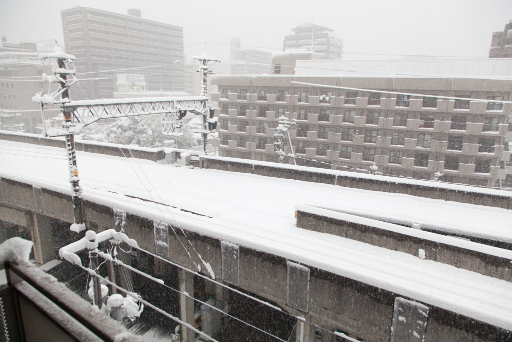 大雪で鉄道が運休