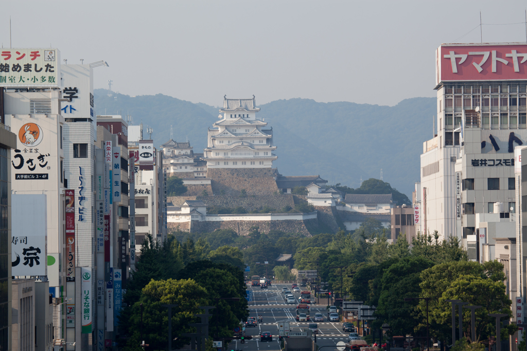 姫路駅のN700 と姫路城