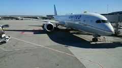 SFO United Air Line 787