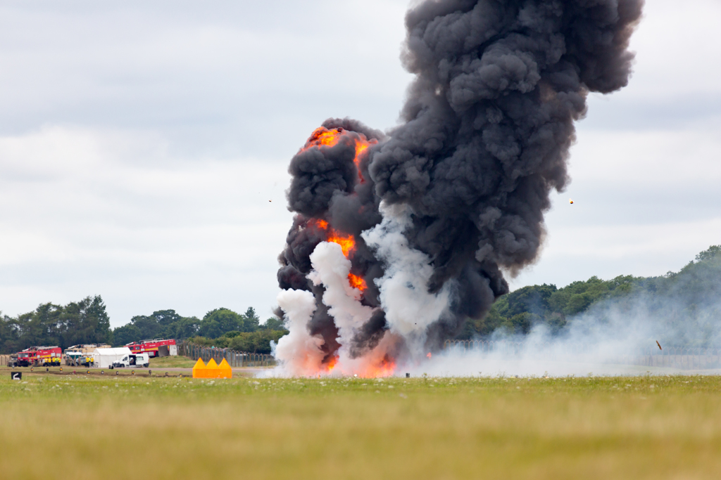 RIAT2017:アパッチが攻撃中