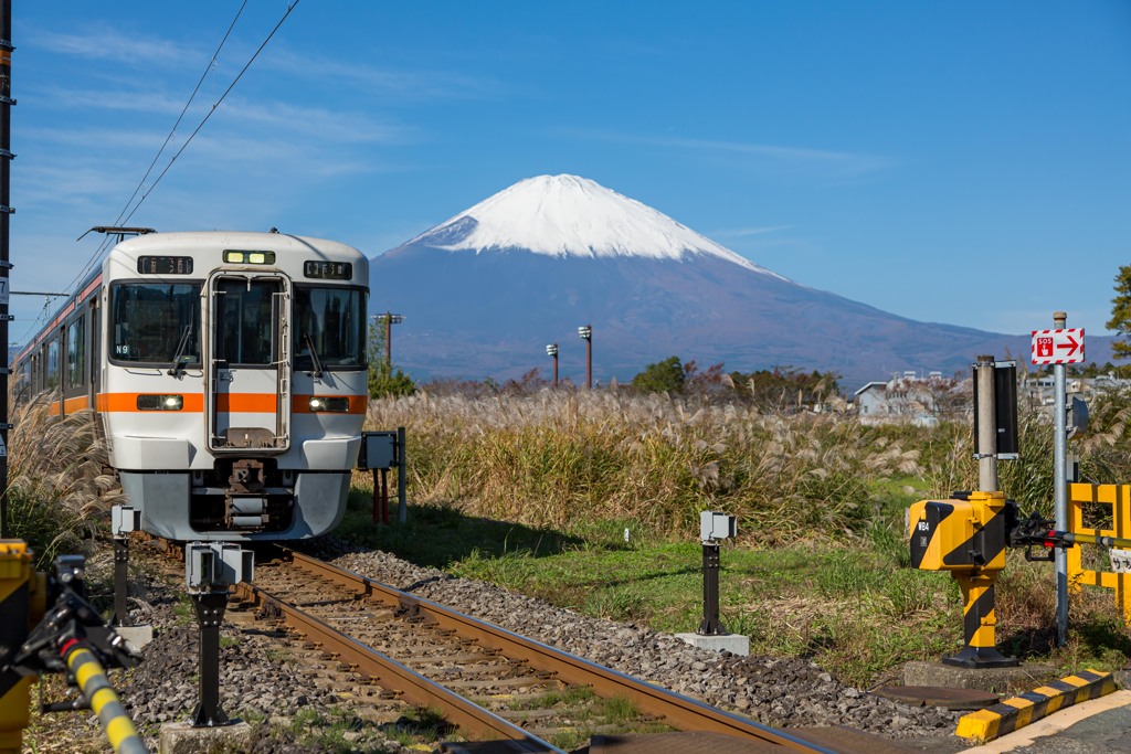 冠雪の富士　御殿場線