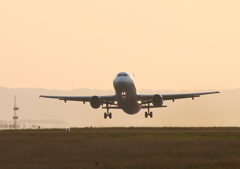 夕日を背中にエアボーン