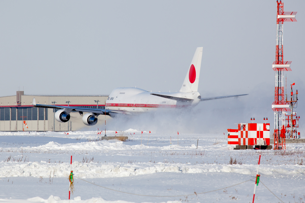 雪煙りを上げて加速