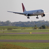 旭川空港、Fenceの中に人が！？