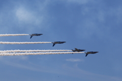 ４機で背面飛行