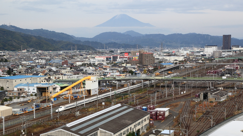 富士山と東静岡駅