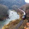 白滝周辺の湧別川と貨物列車