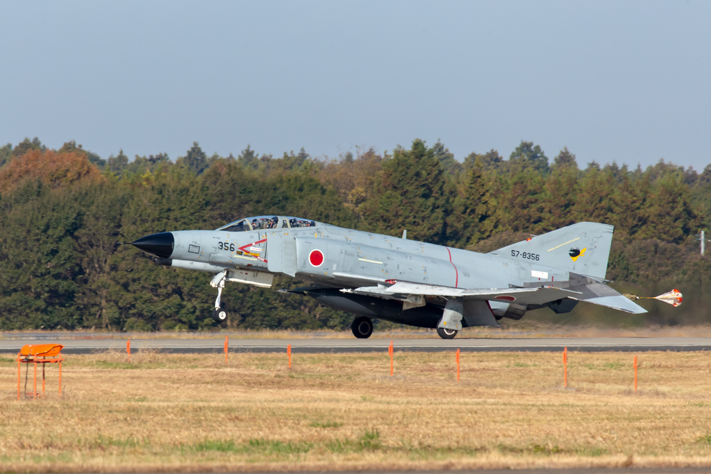 F4　ドラッグシュート　投下