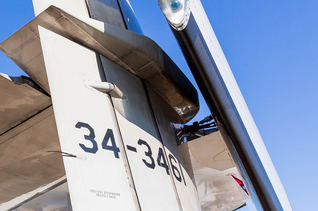 Hawk Eyeの翼収納時の固定装置