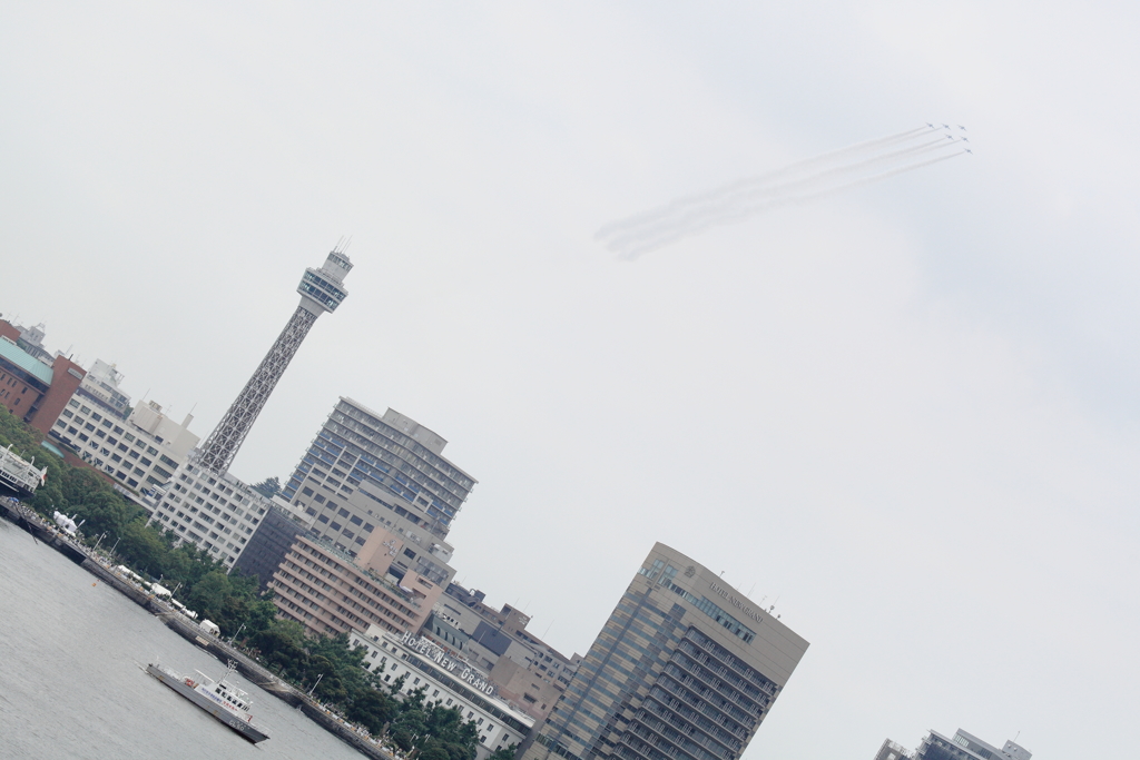 ギリギリ浜のブルーインパルス４