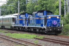DD５１の顔は蒸気機関車のようです。