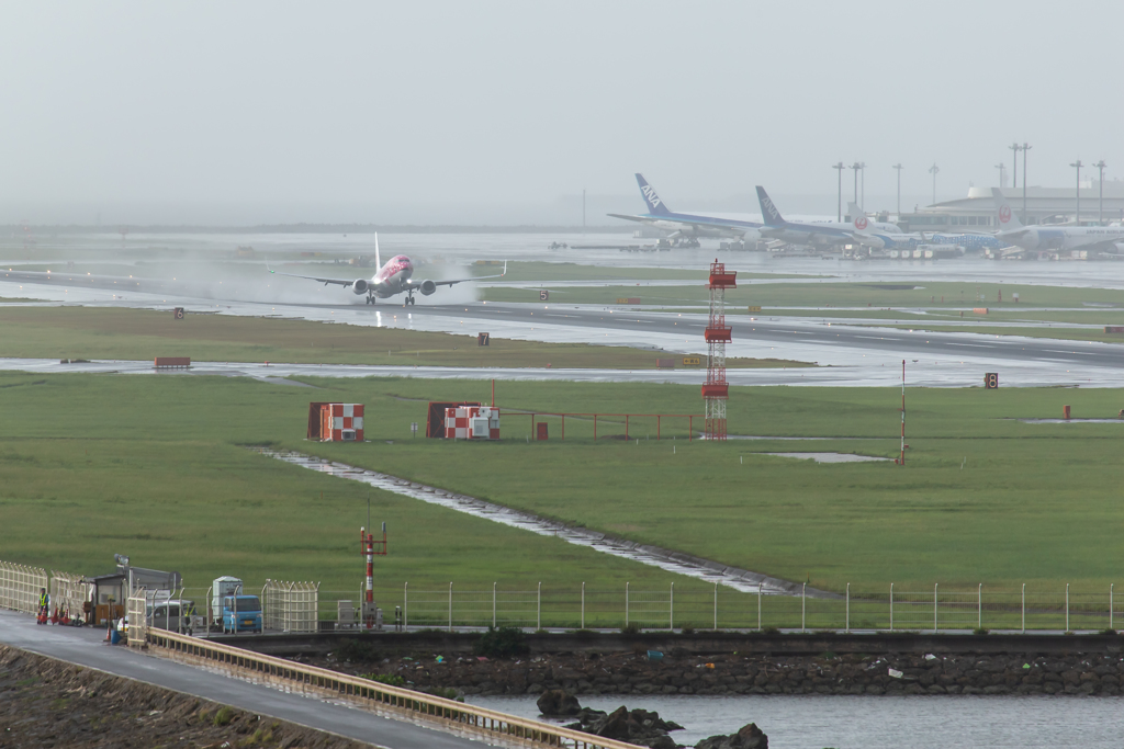 お天気雨　離陸でした。