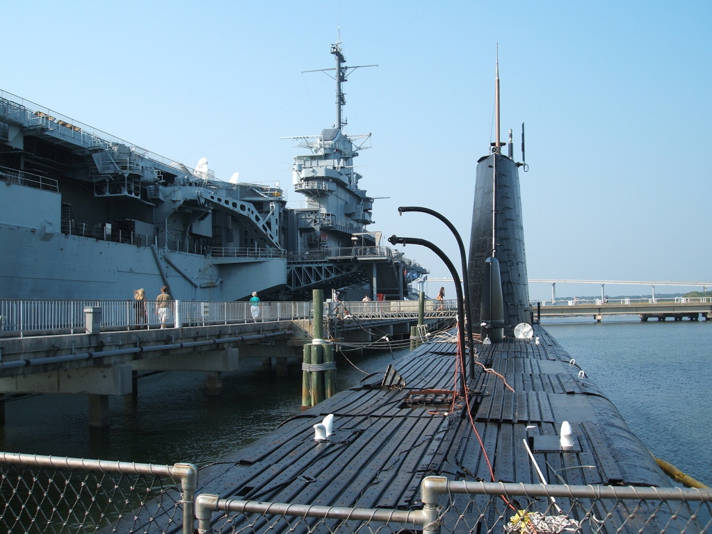 空母と潜水艦