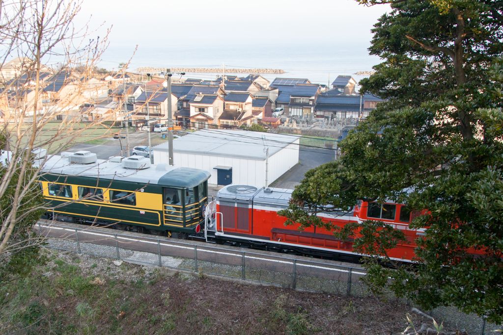 出雲DD51とサロンカーなにわ