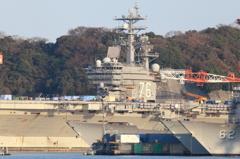 山影に隠れて整備中