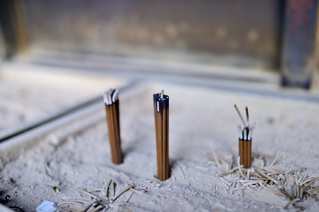 茶色の線香