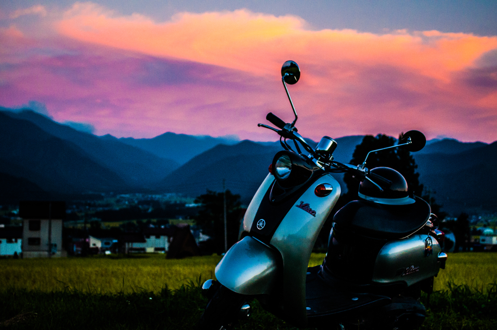 YAMAHAビーノと夕暮れ