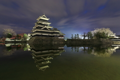夜の松本城