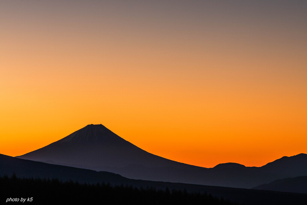 朝焼けの富士山