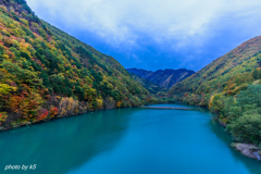 秋の横川ダム湖