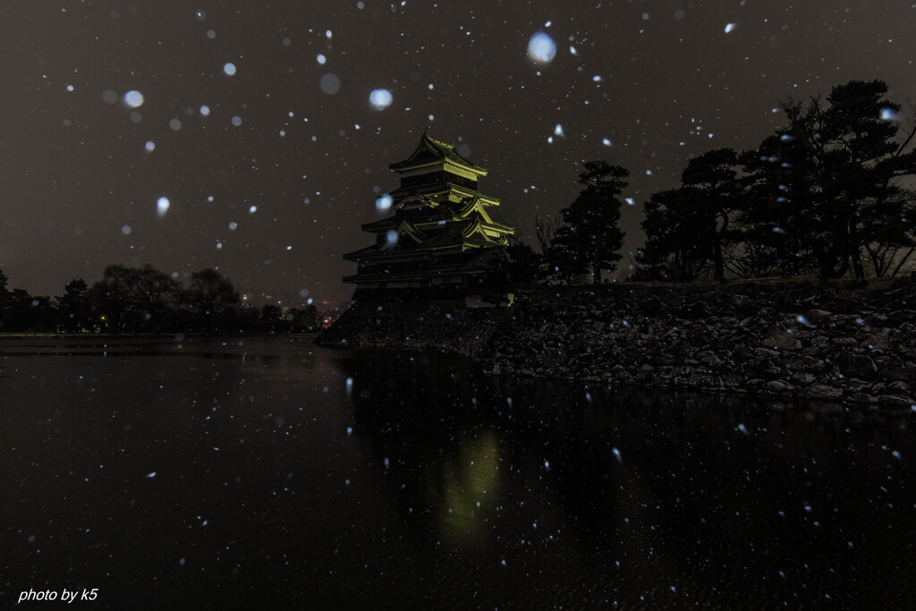 雪の松本城