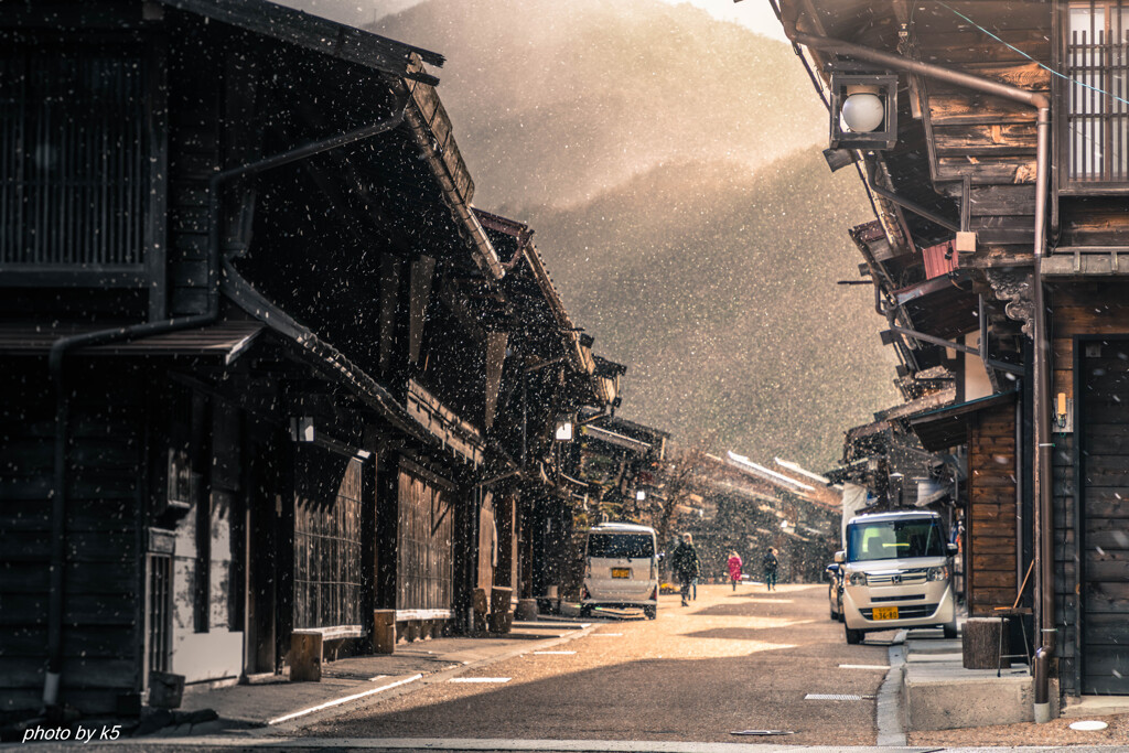 雪の舞う奈良井宿
