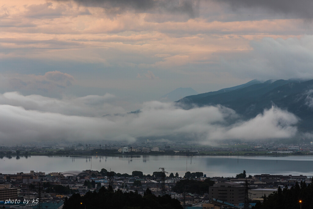 諏訪湖の朝