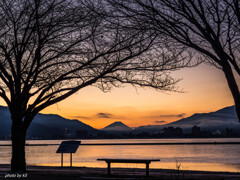 諏訪湖の夜明け