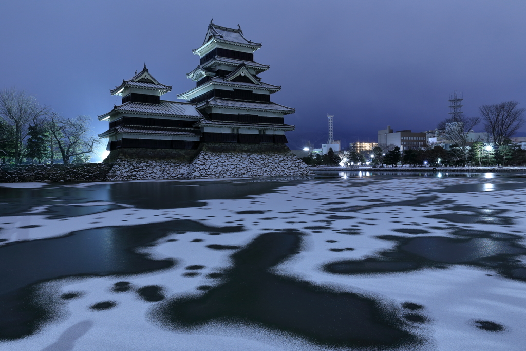 お堀の雪景