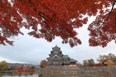 紅葉と松本城