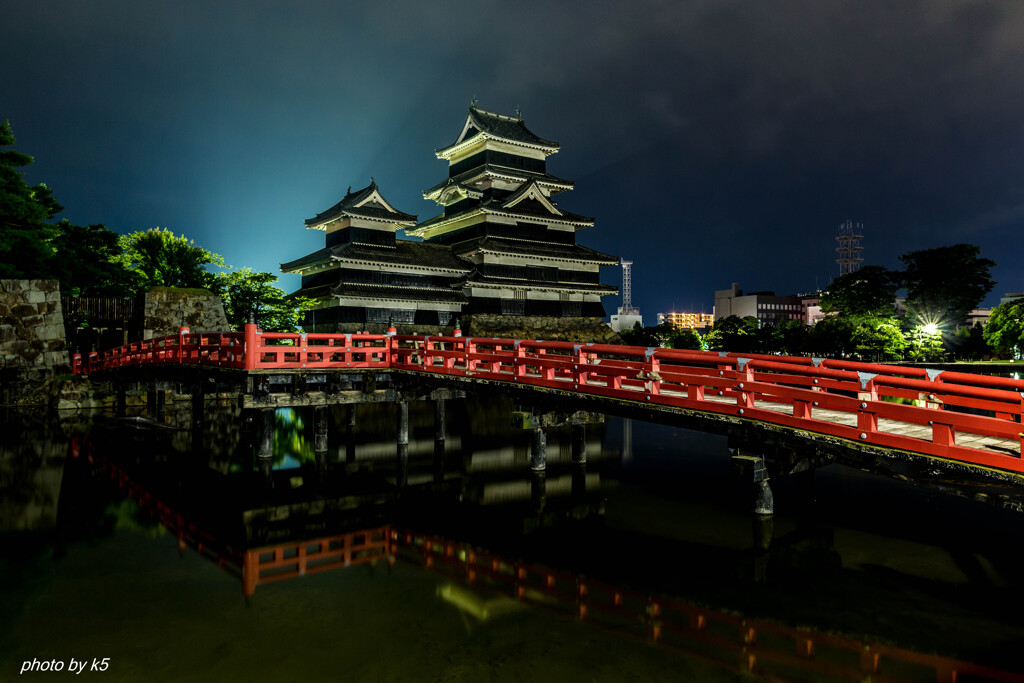 未明の松本城