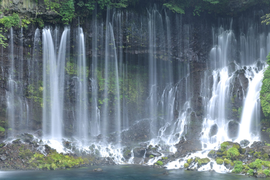 水のカーテン　～白糸の滝～