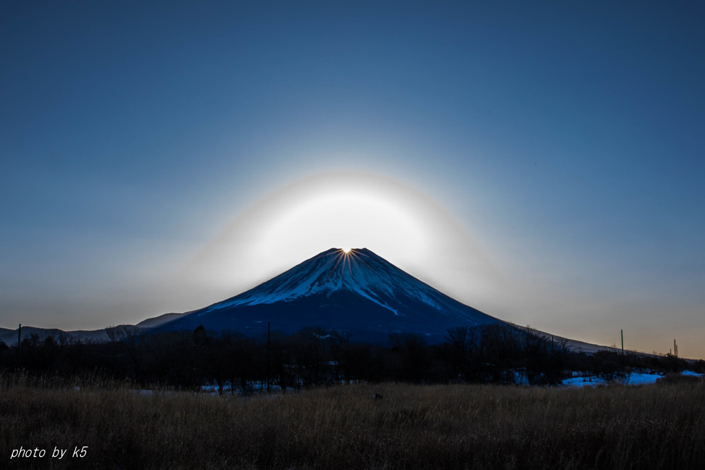 昇るダイヤモンド富士