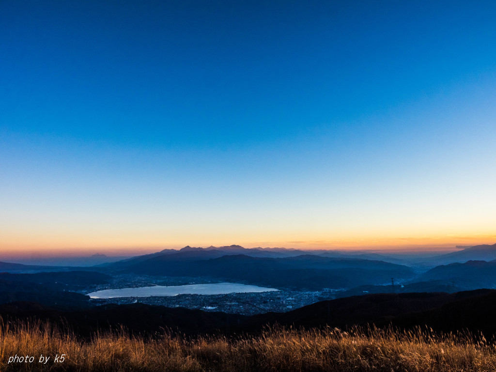 諏訪湖の夕暮れ