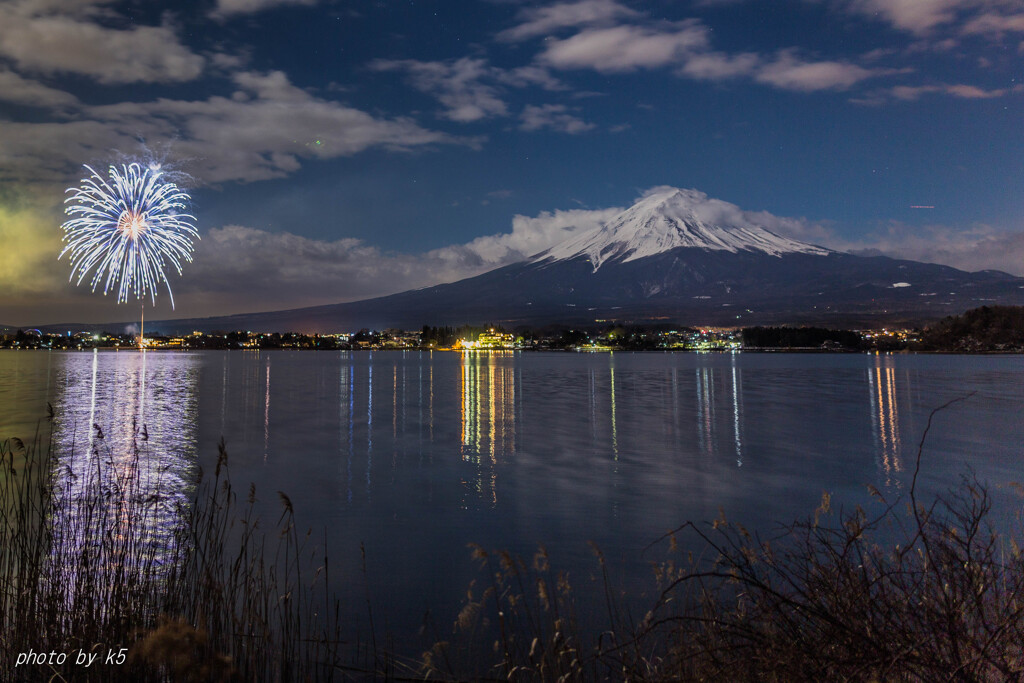 河口湖冬花火