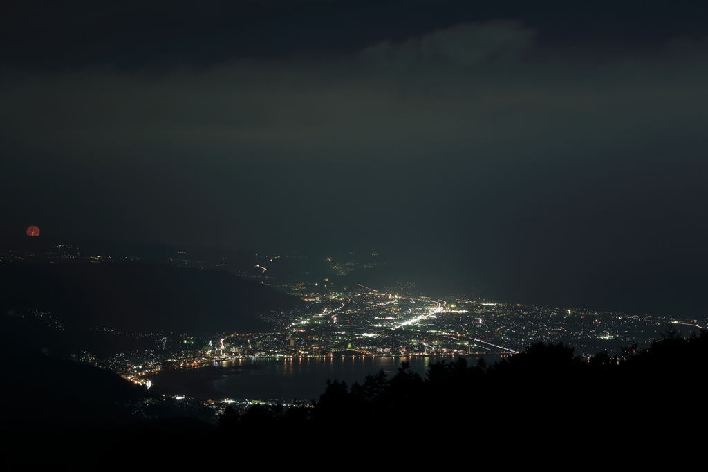 山の向こうに