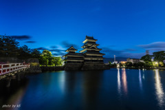 夜明け前の松本城