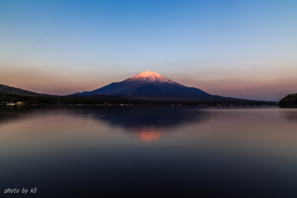 山中湖の夜明け