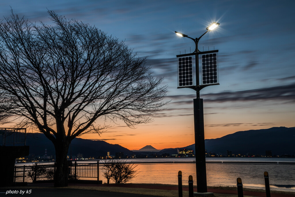 諏訪湖の朝
