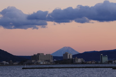 諏訪湖の夕暮れ