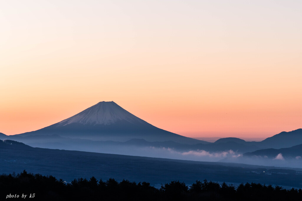 朝陽に照らされて