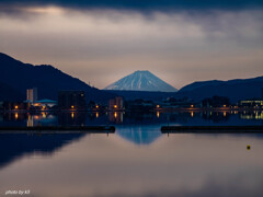 諏訪湖に映る逆さ富士