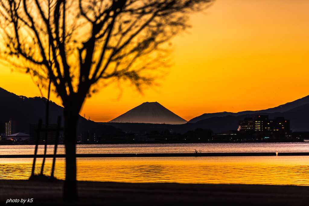 諏訪湖の朝