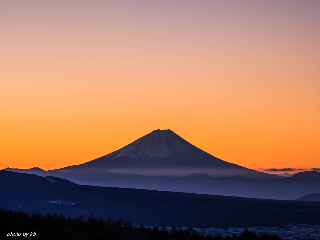 朝焼けの富士山