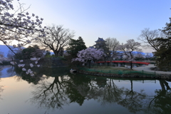 朝の松本城
